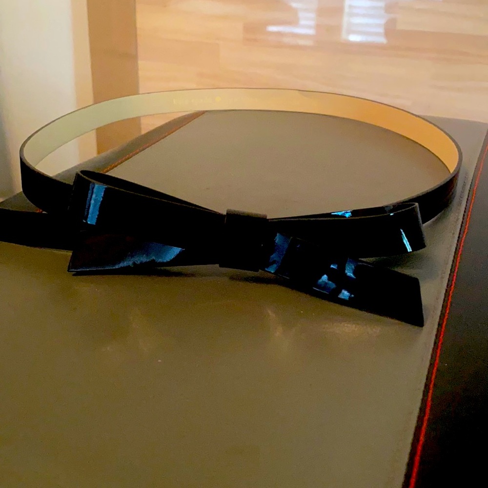 Kate Spade bow buckle patent leather belt S/M